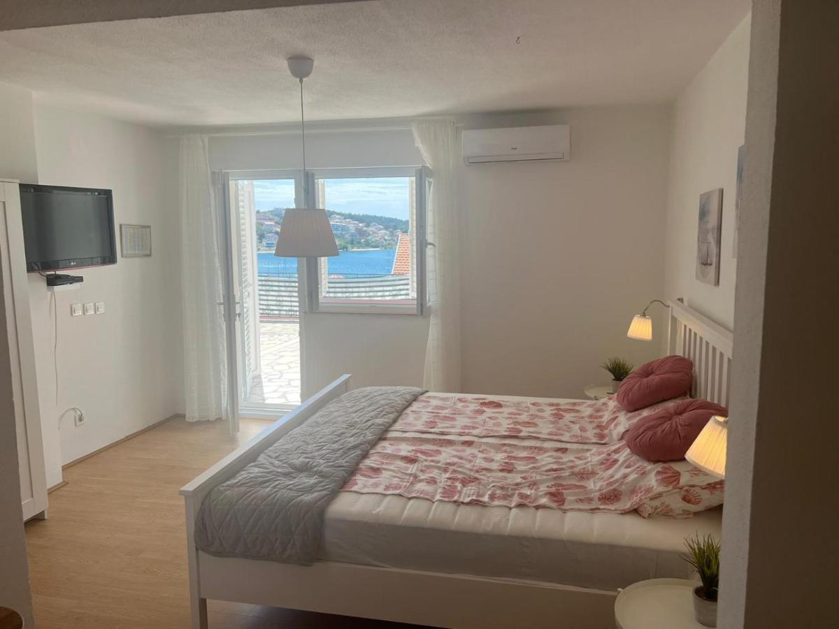 Studio-Appartements Emwey Trogir Extérieur photo