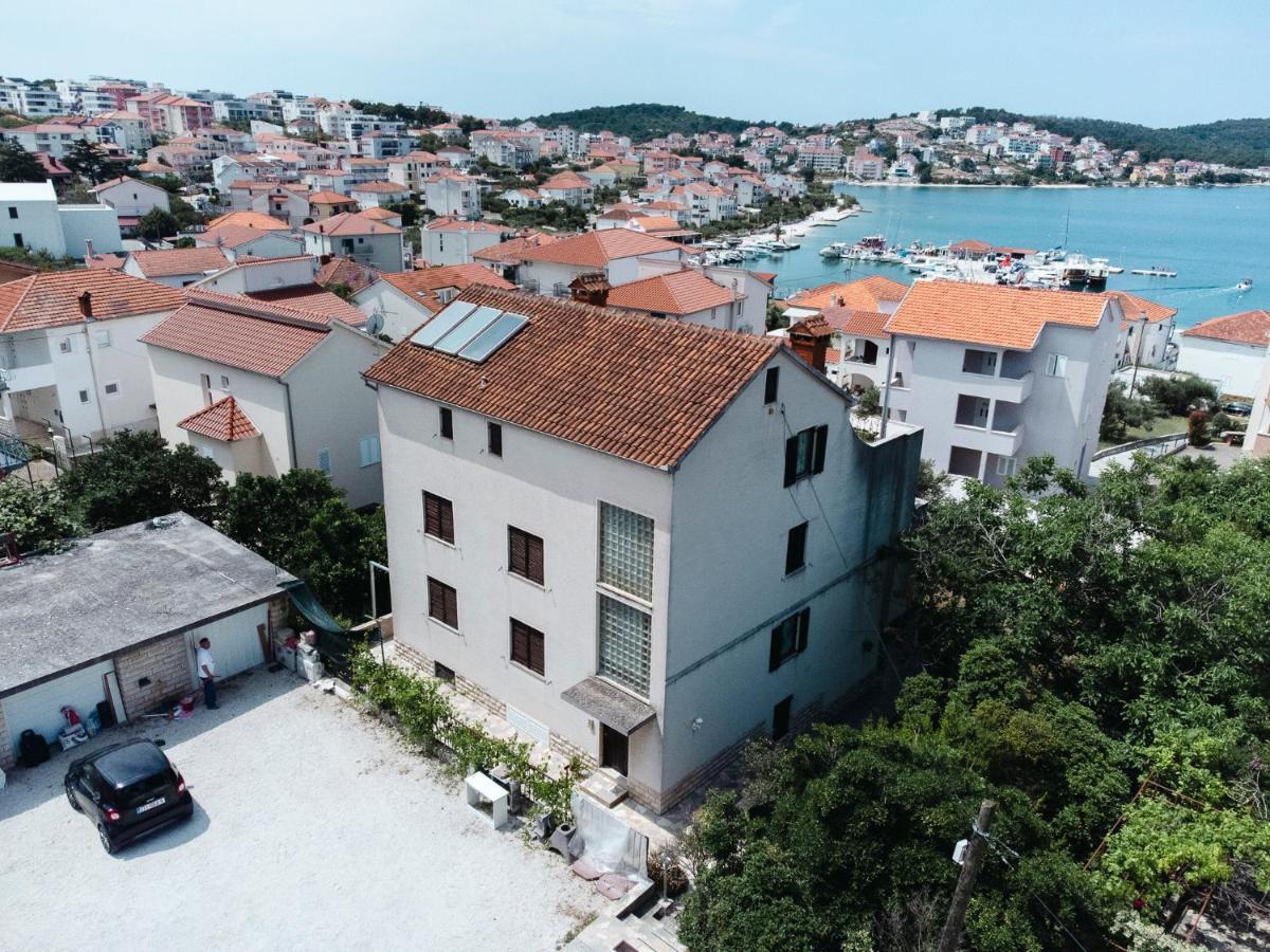 Studio-Appartements Emwey Trogir Extérieur photo